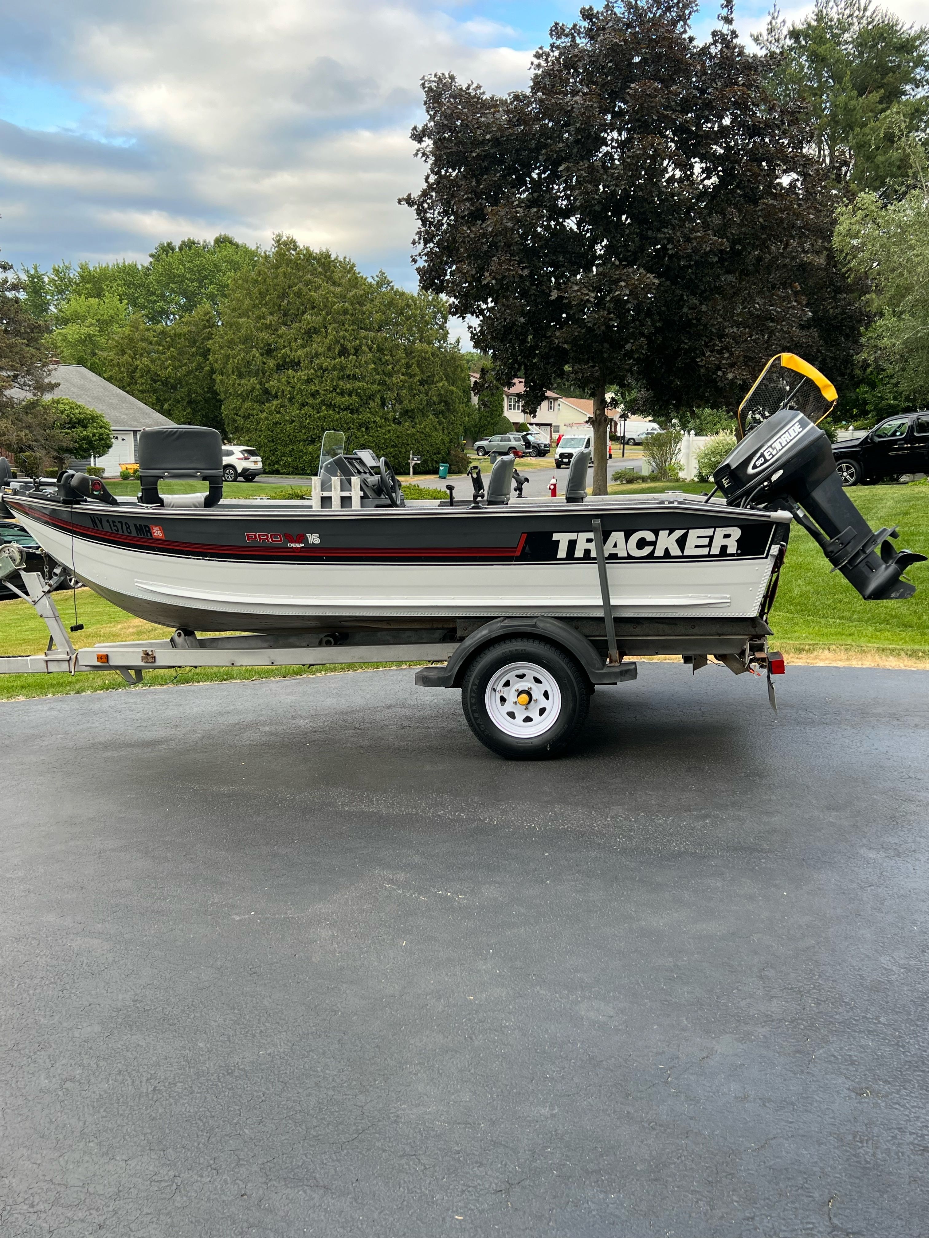 1990 Bass Tracker V16Pro
