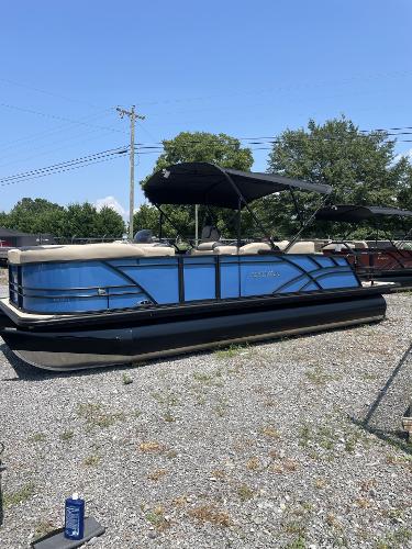 Sylvan L-3 DLZ BAR 2024 Sylvan L-3 DLZ BAR pontoon boat with blue exterior on gravel lot.