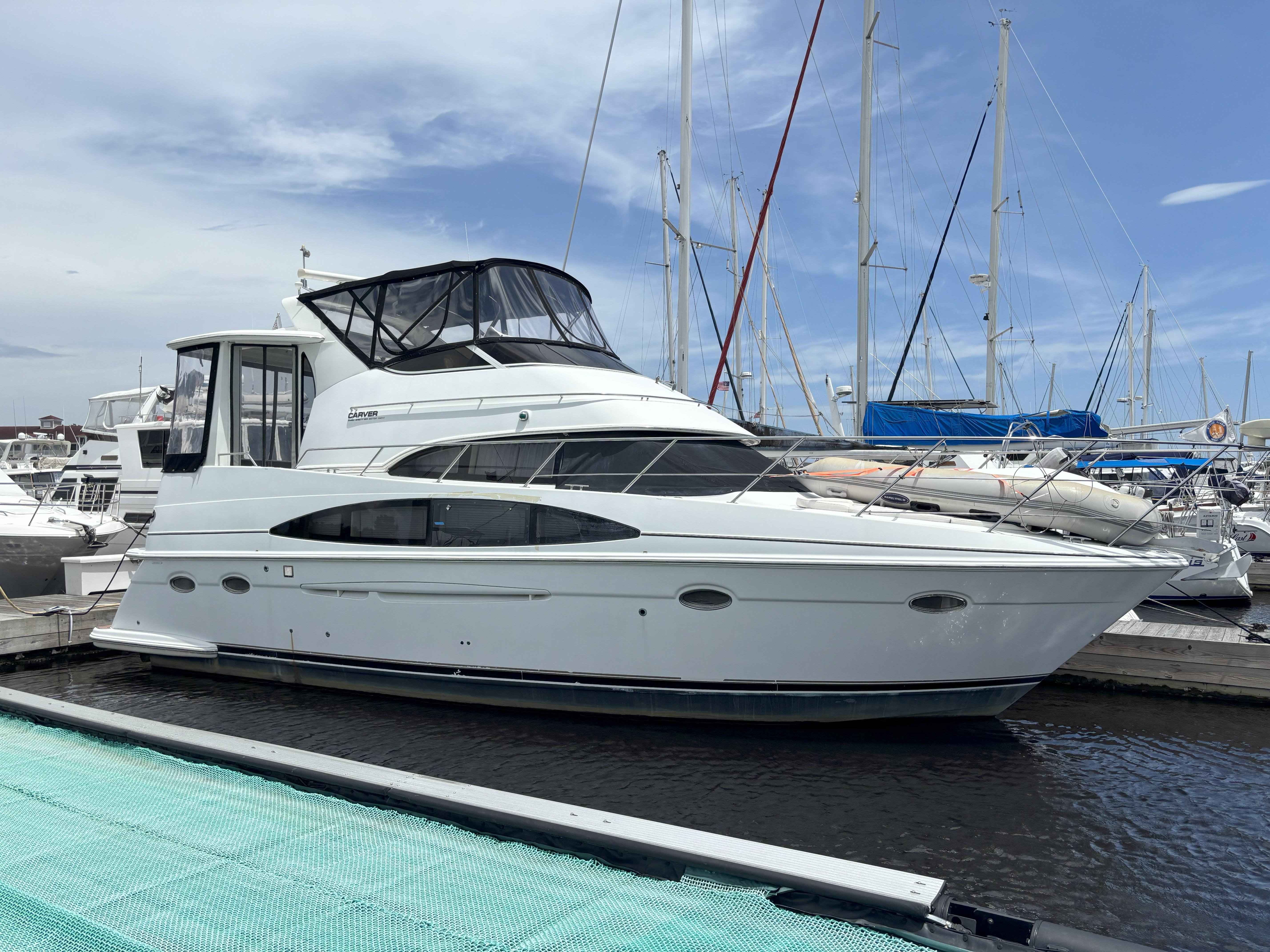2001 Carver 396 Aft Cabin Motoryacht