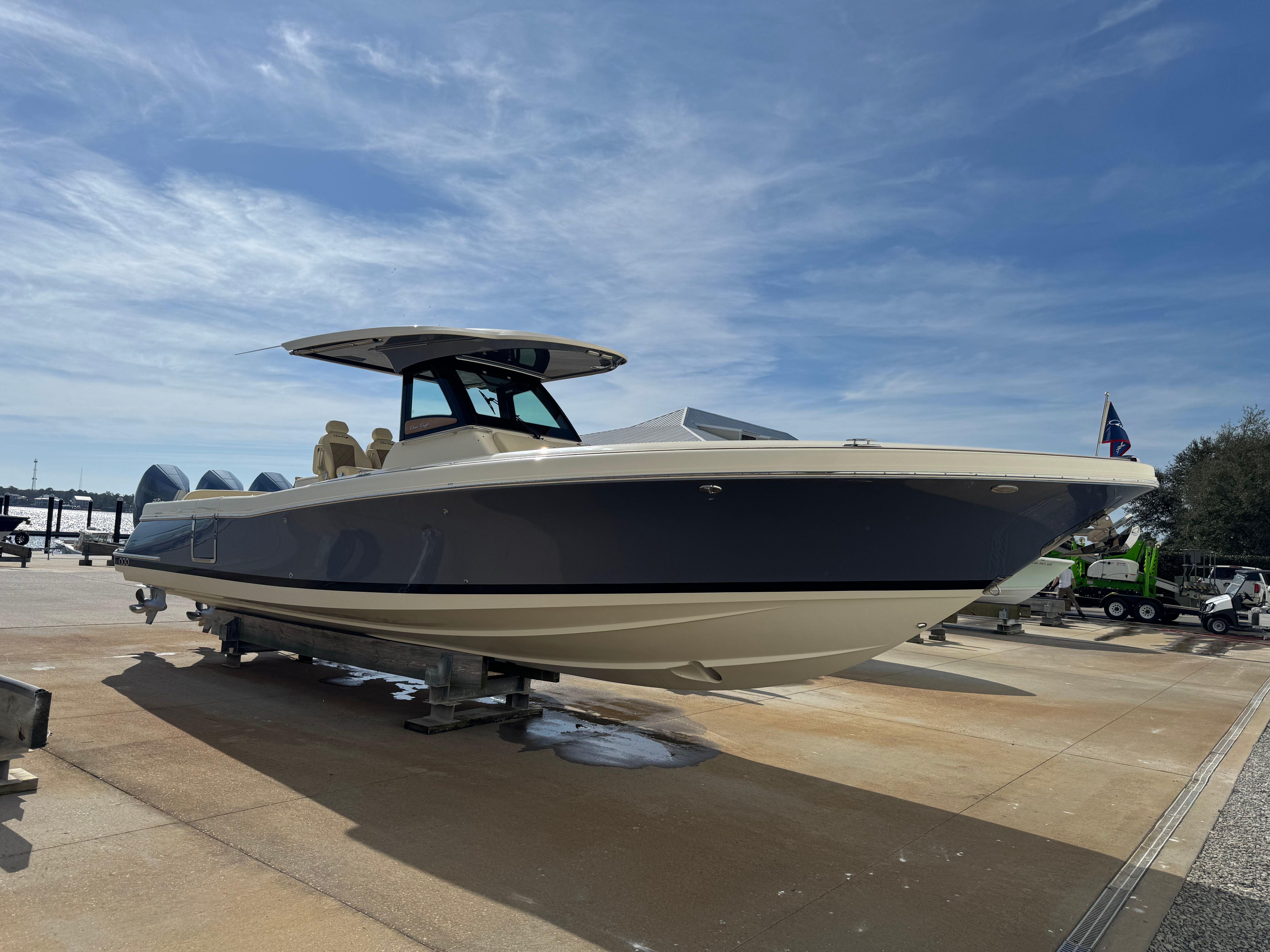 Chris-Craft Catalina 34 2023 CHRIS-CRAFT 34 CATALINA - Image 1