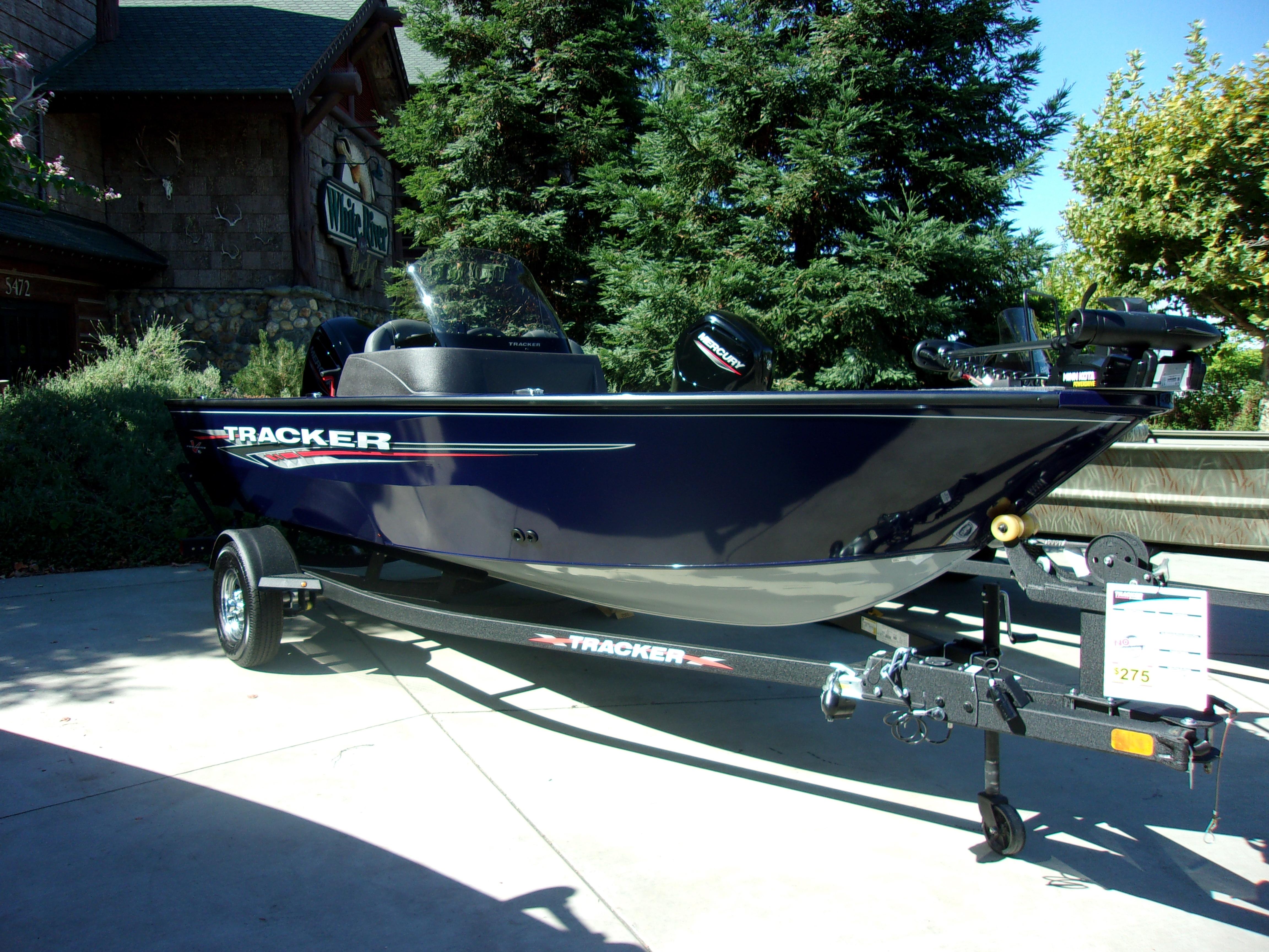 PRO GUIDE V-16 SC - TRACKER Deep V Multi-Species Boat