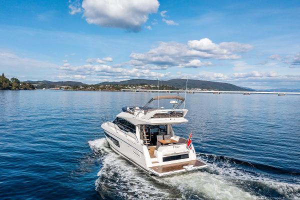 2019 Prestige 460