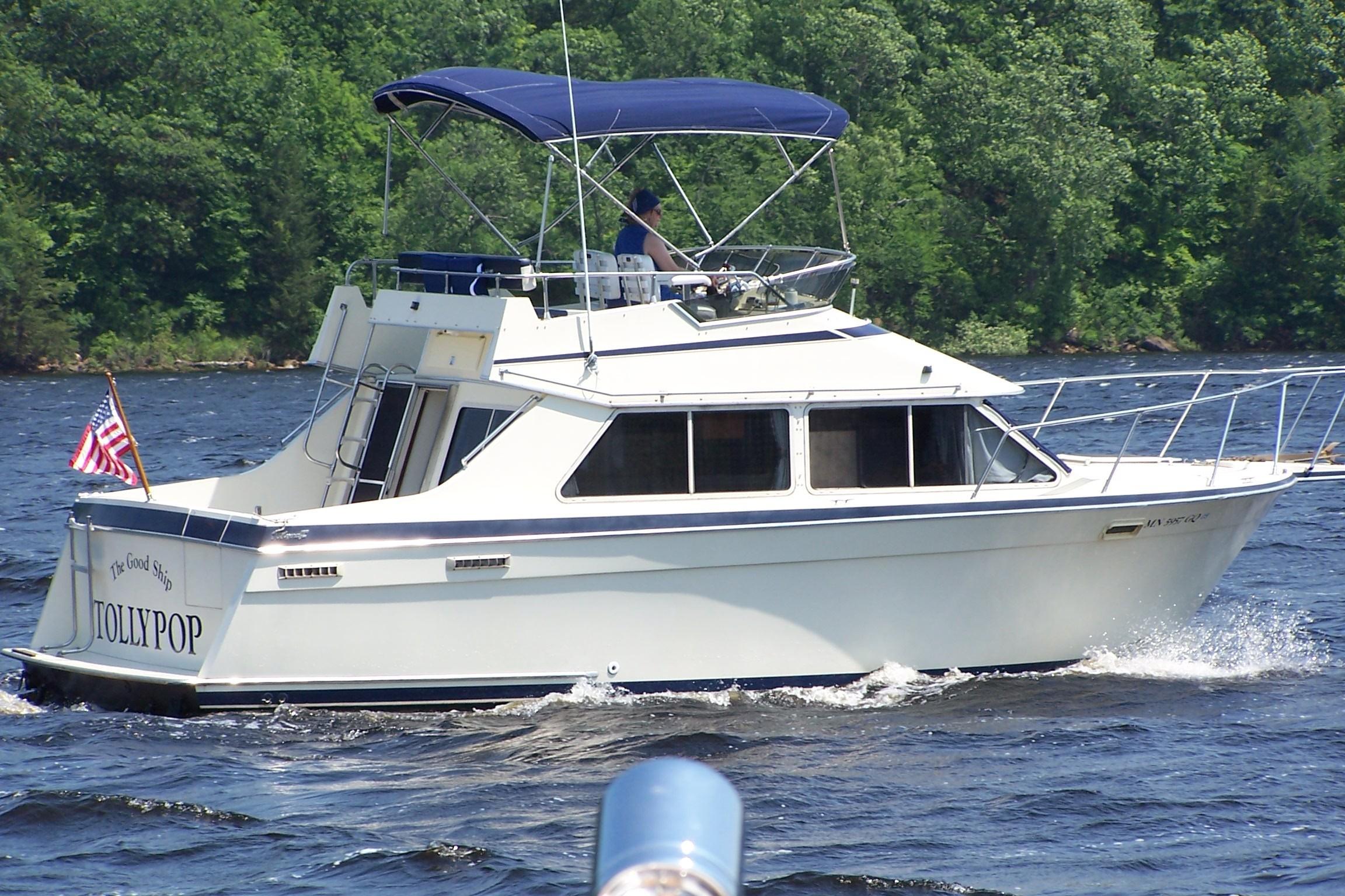 1986 Tollycraft 30 Sport Cruiser, Hudson Wisconsin - boats.com