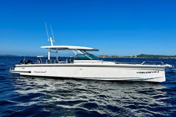 2022 Axopar 37 Sun-Top