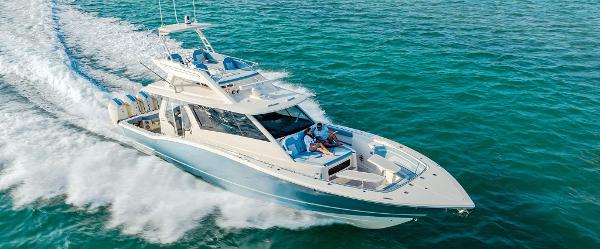 Scout 530 LXF 2024 Scout 530 LXF luxury boat cruising on open water.