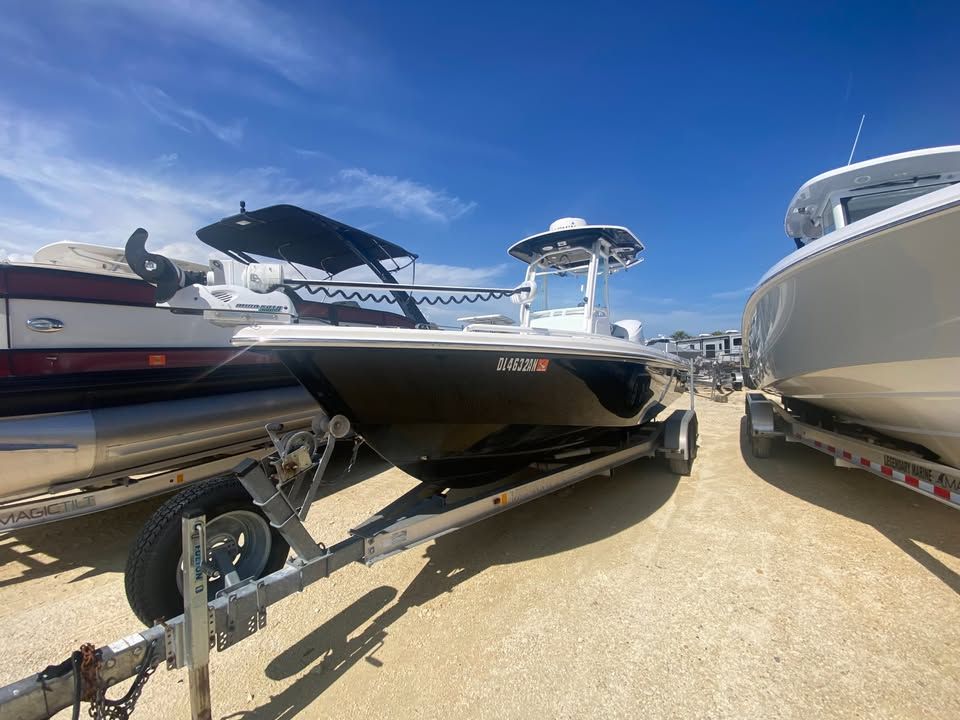 2015 Everglades 243 CC