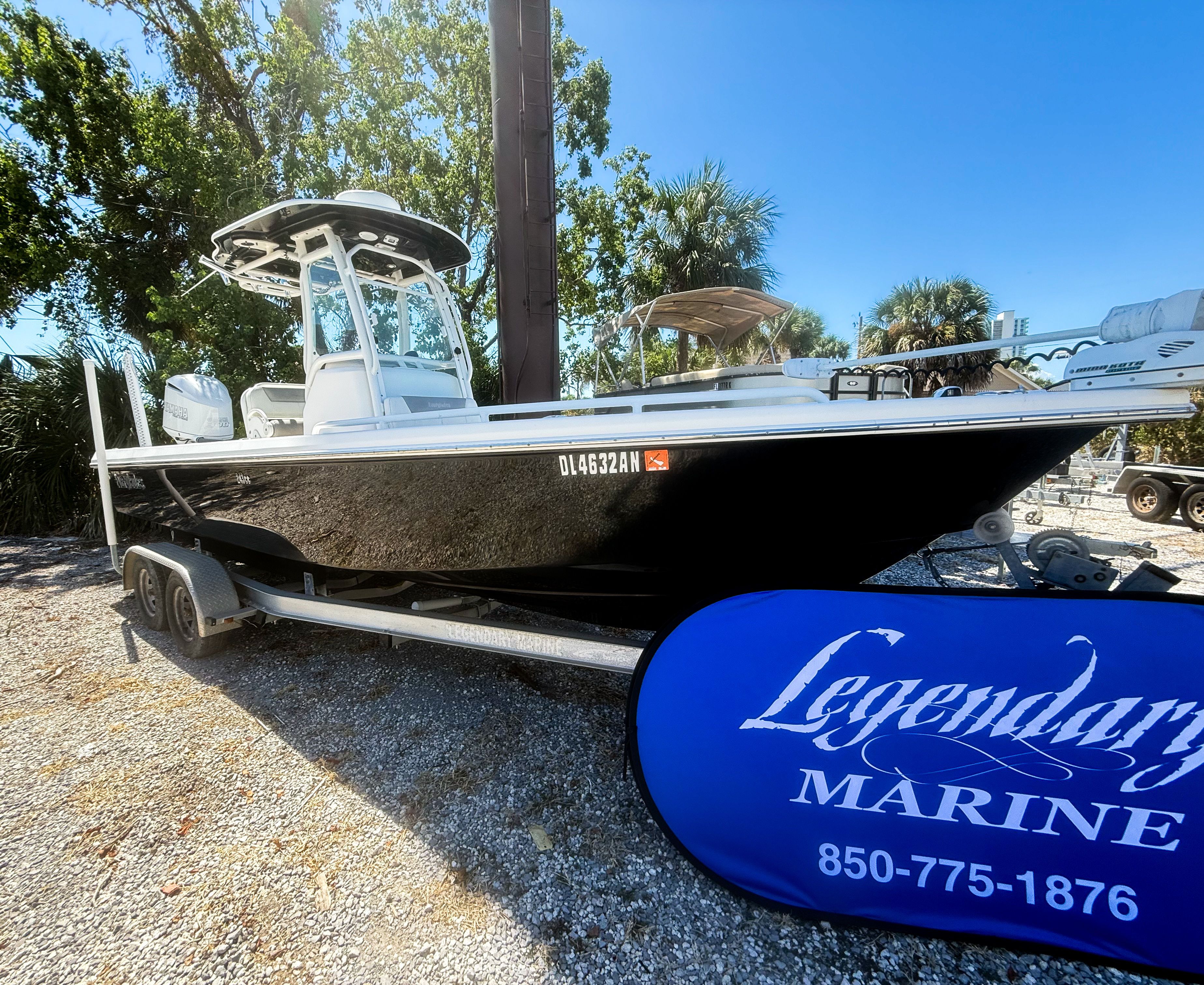 2015 Everglades 243 Center Console