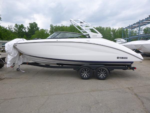 2025 Yamaha Boats 252S
