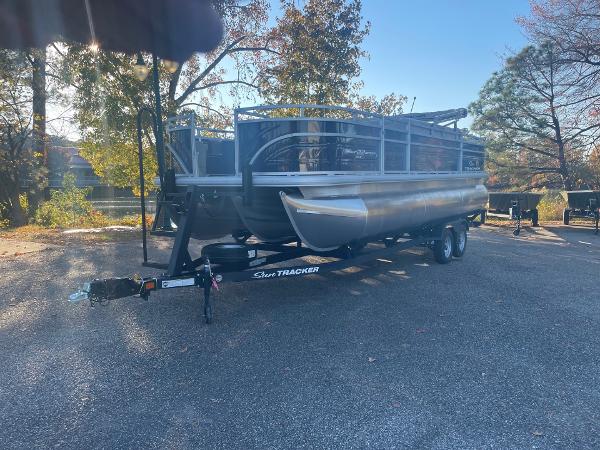 2025 Sun Tracker Fishin' Barge 22 XP3