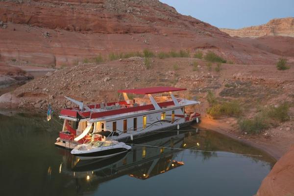 Stardust Cruisers Red Rock Retreat Week 26 2003 Stardust Cruisers Red Rock Retreat Week 26 houseboat docked in a serene canyon.