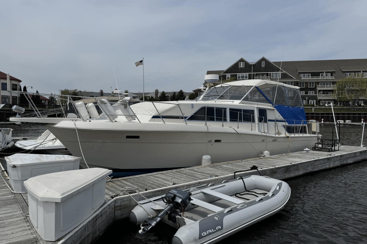 1986 Chris-Craft Catalina 381