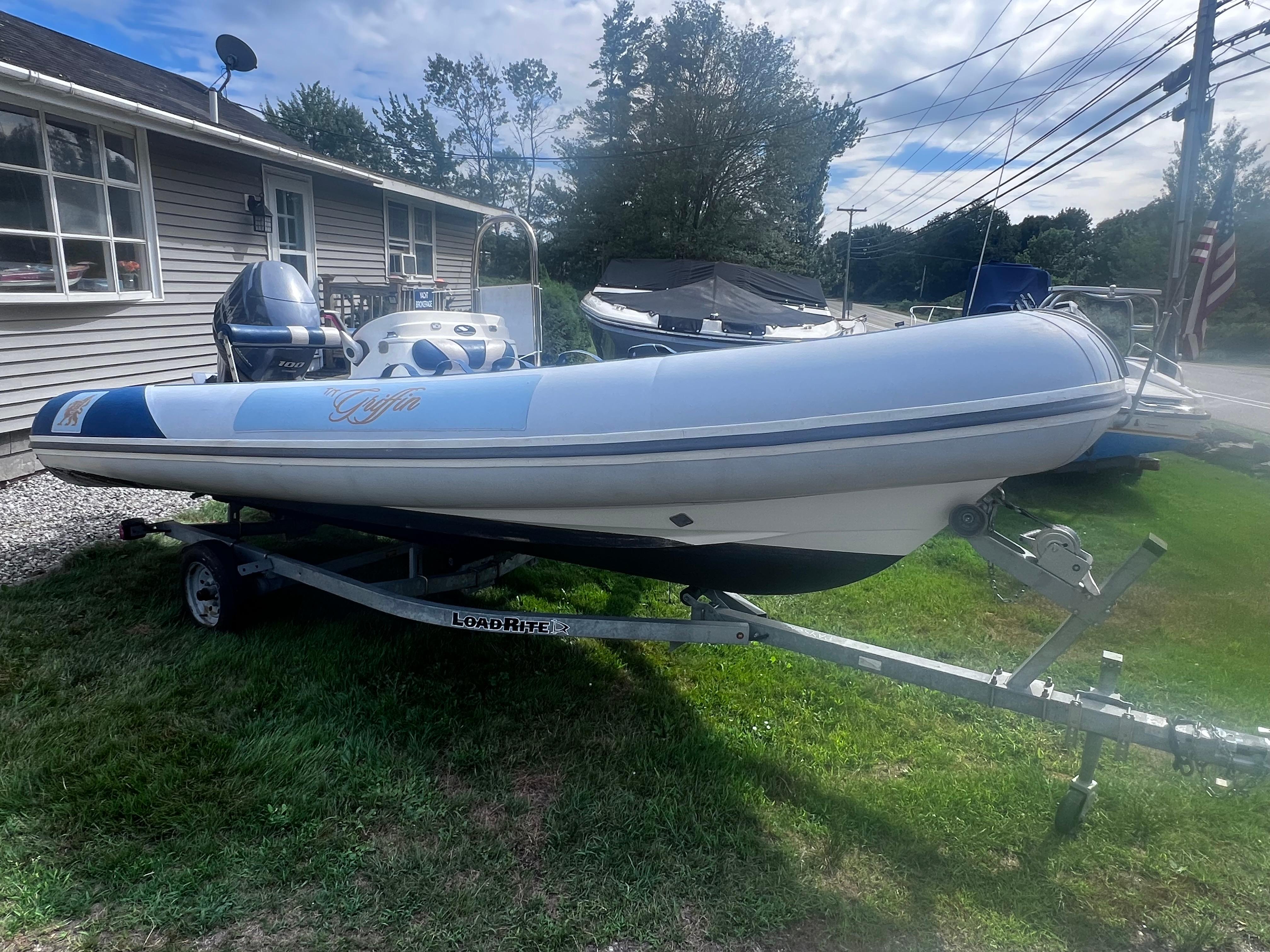 2015 Smuggler Strata 520
