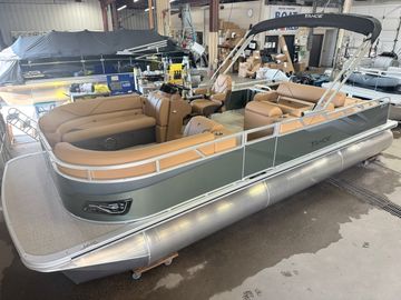 2025 Tahoe Sport 2385 Swingback (VRB) & Honda 4-Stroke EFI