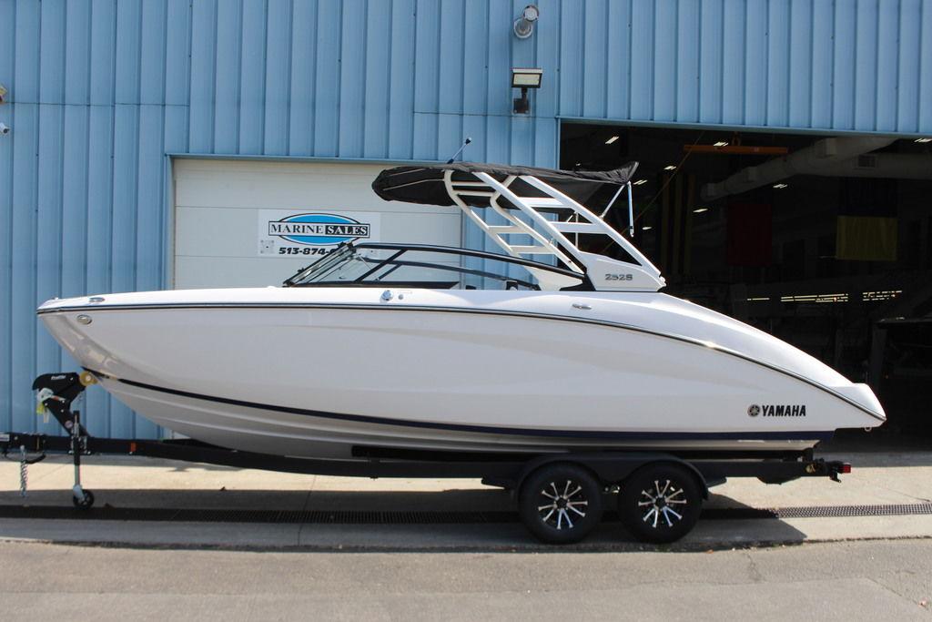 2025 Yamaha Boats 252S, Fairfield Ohio