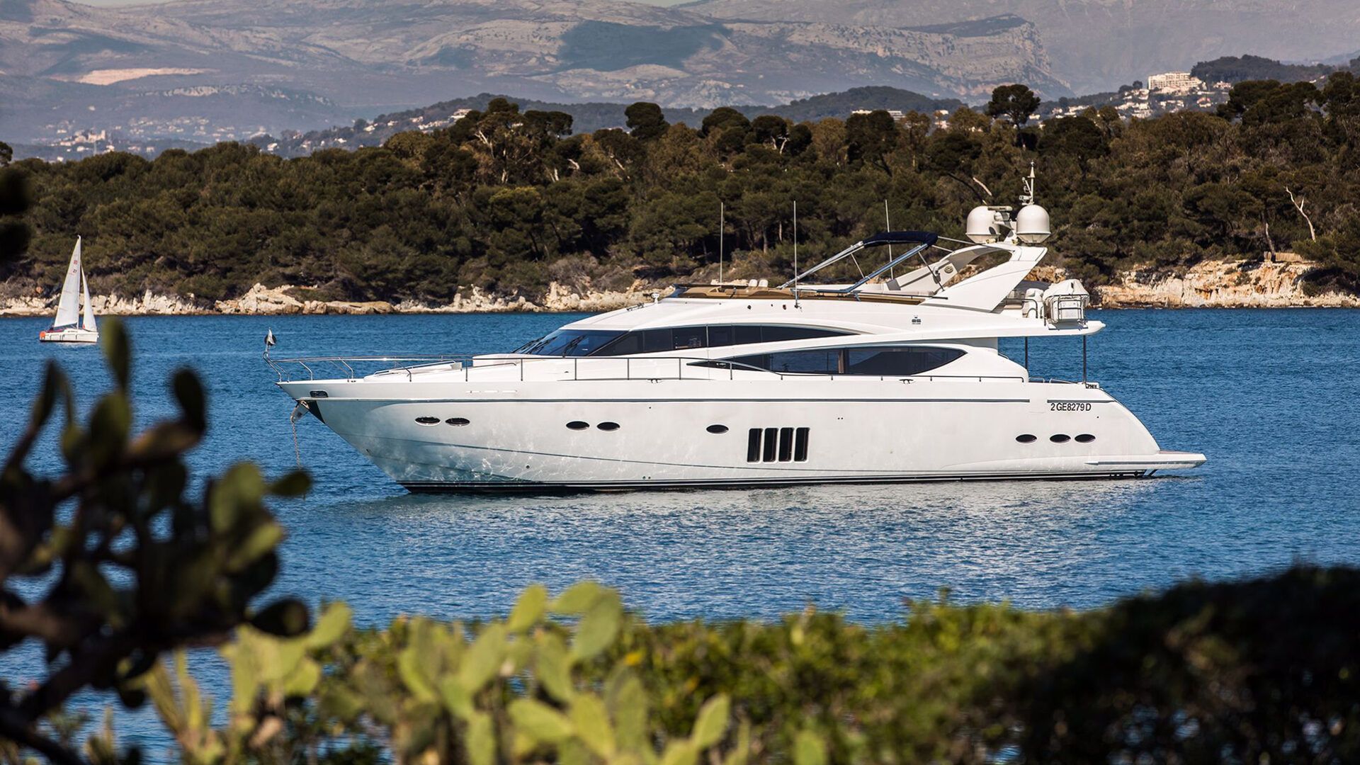 2009 Princess 85 #12