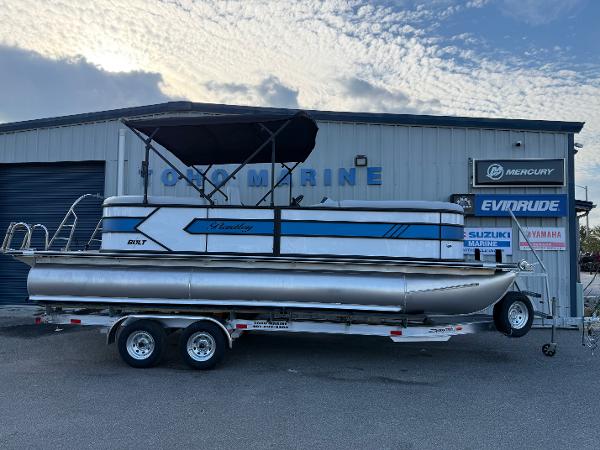 2025 Bentley Pontoons Bolt 223