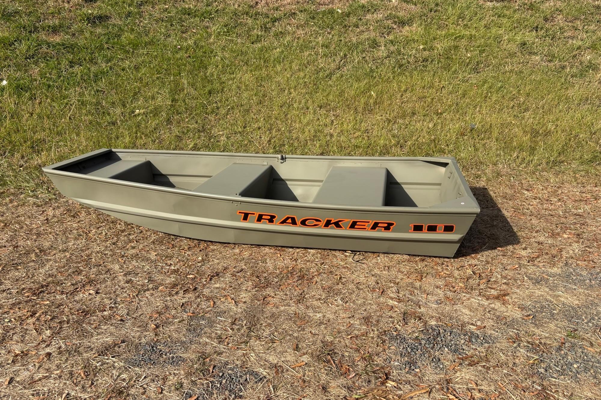 2026 Tracker Grizzly 10 Jon