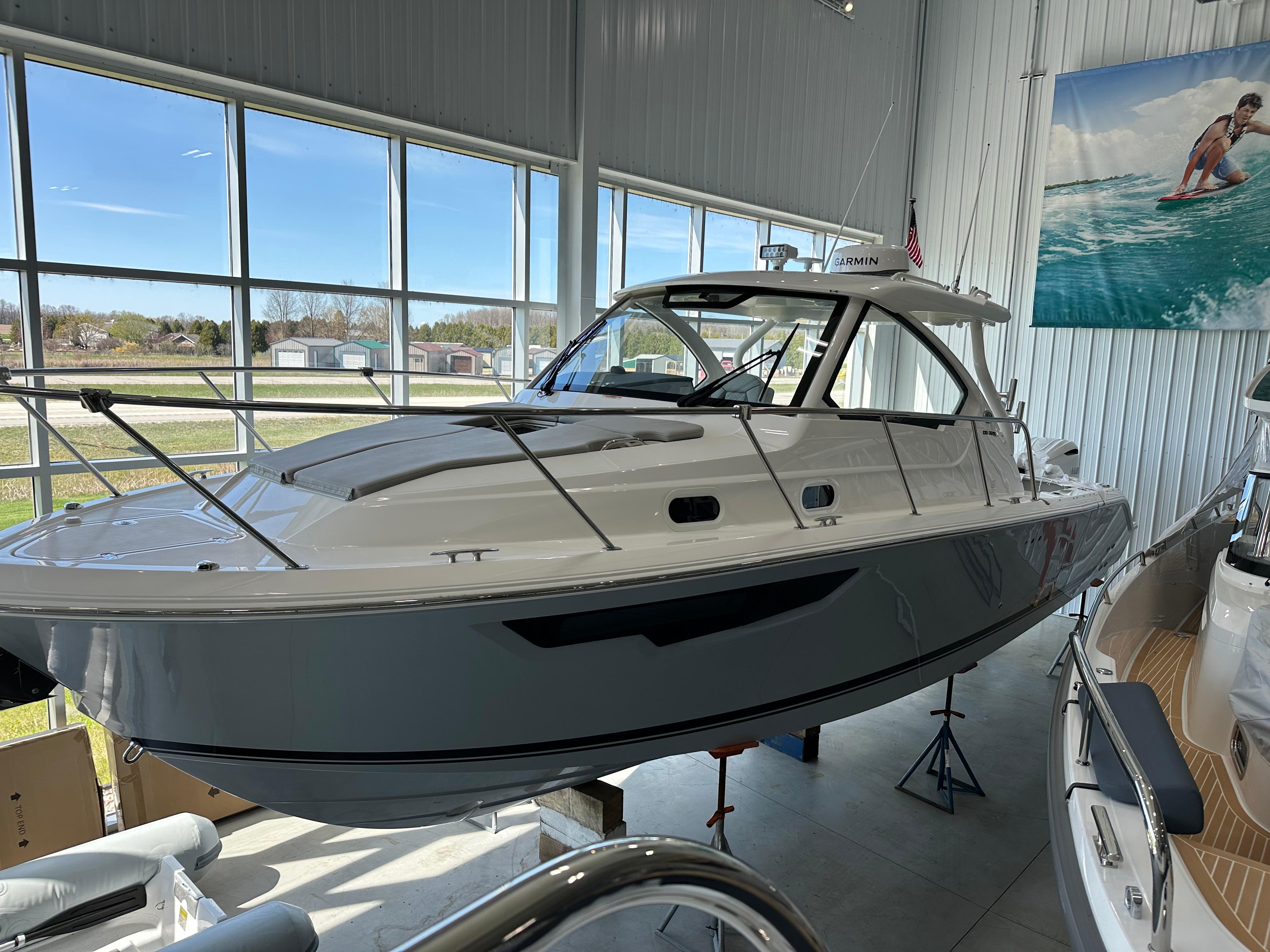 2025 Pursuit OS 325 Offshore