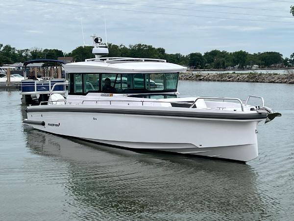 2023 Axopar 37 XC CROSS CABIN