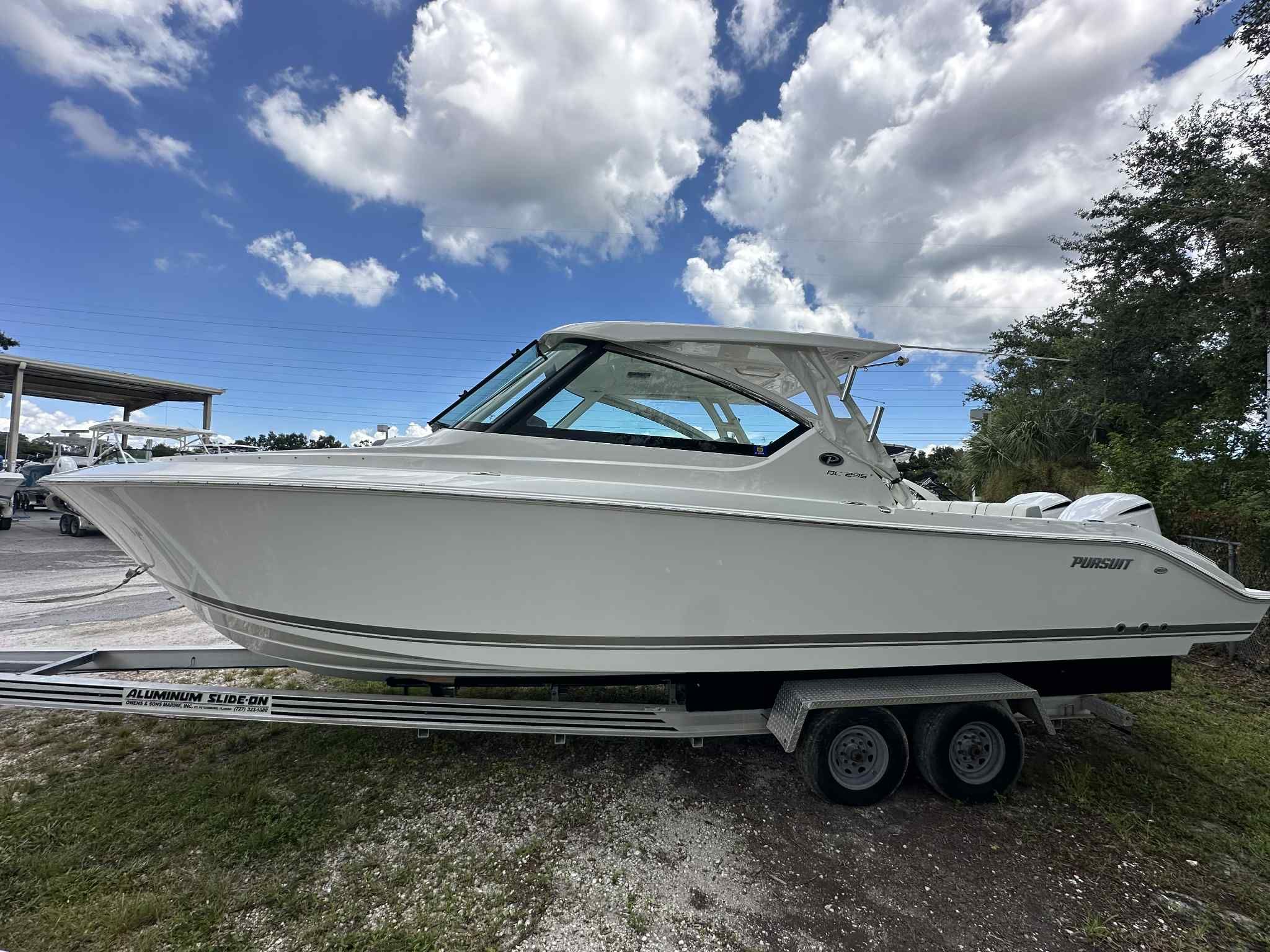 2021 Pursuit DC 295 Dual Console