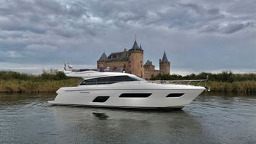2016 Ferretti Yachts 550