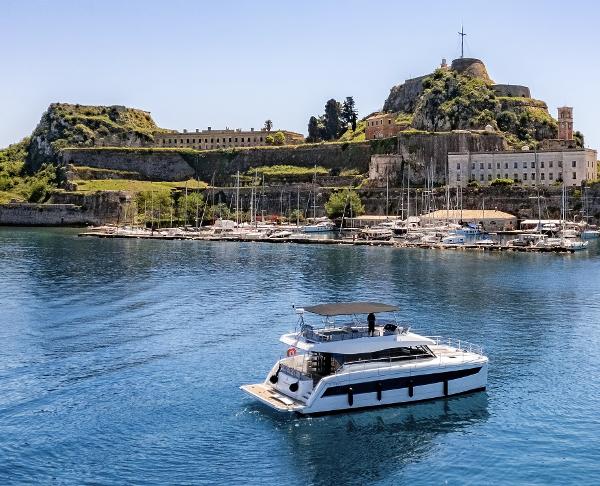 2018 Fountaine Pajot MY 44