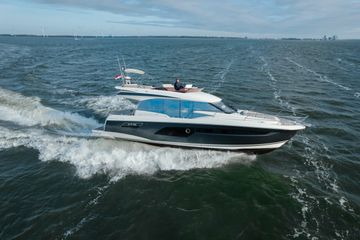 2019 Prestige 520 Flybridge