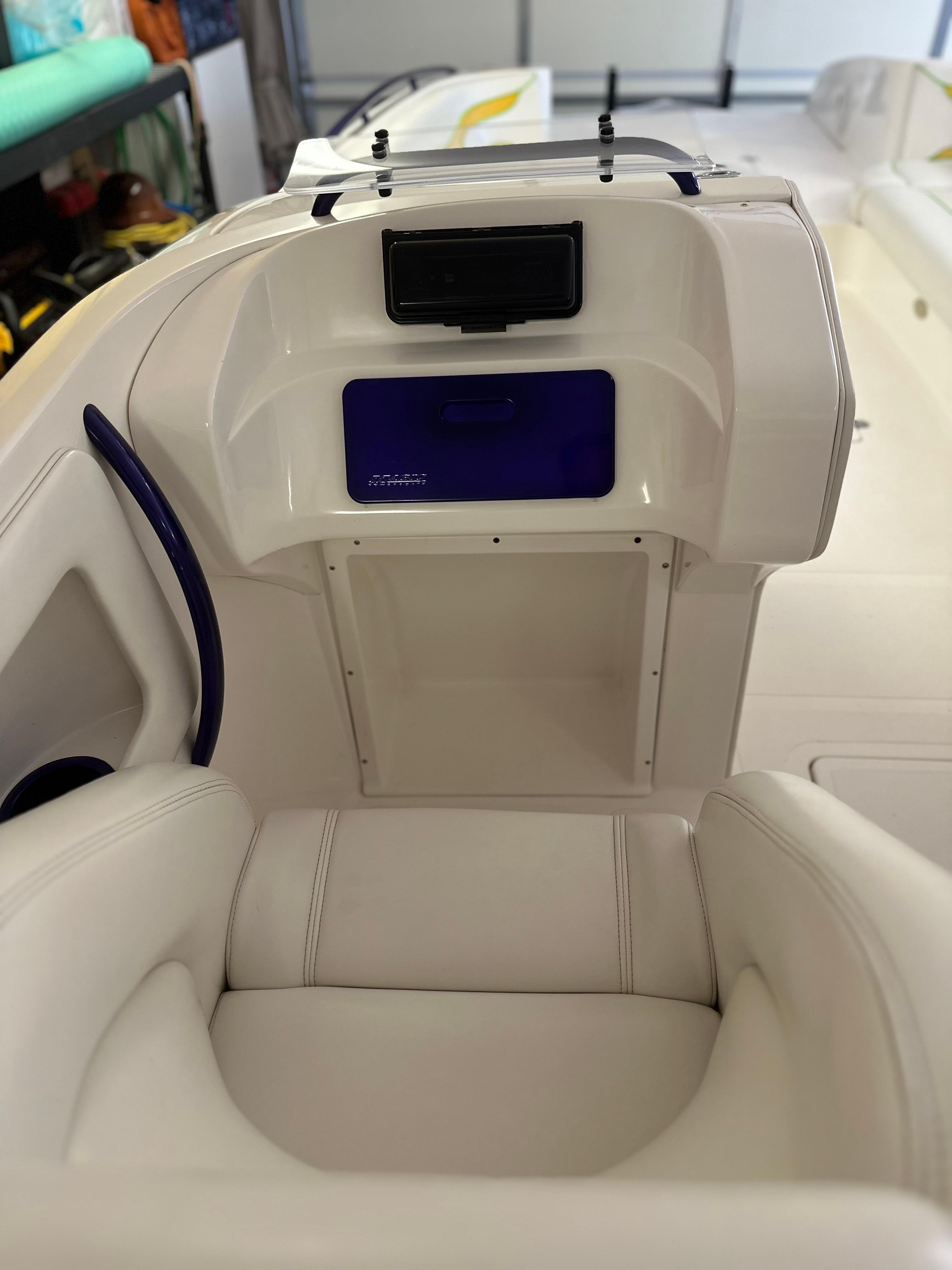 2004 Magic 28ft Deck boat