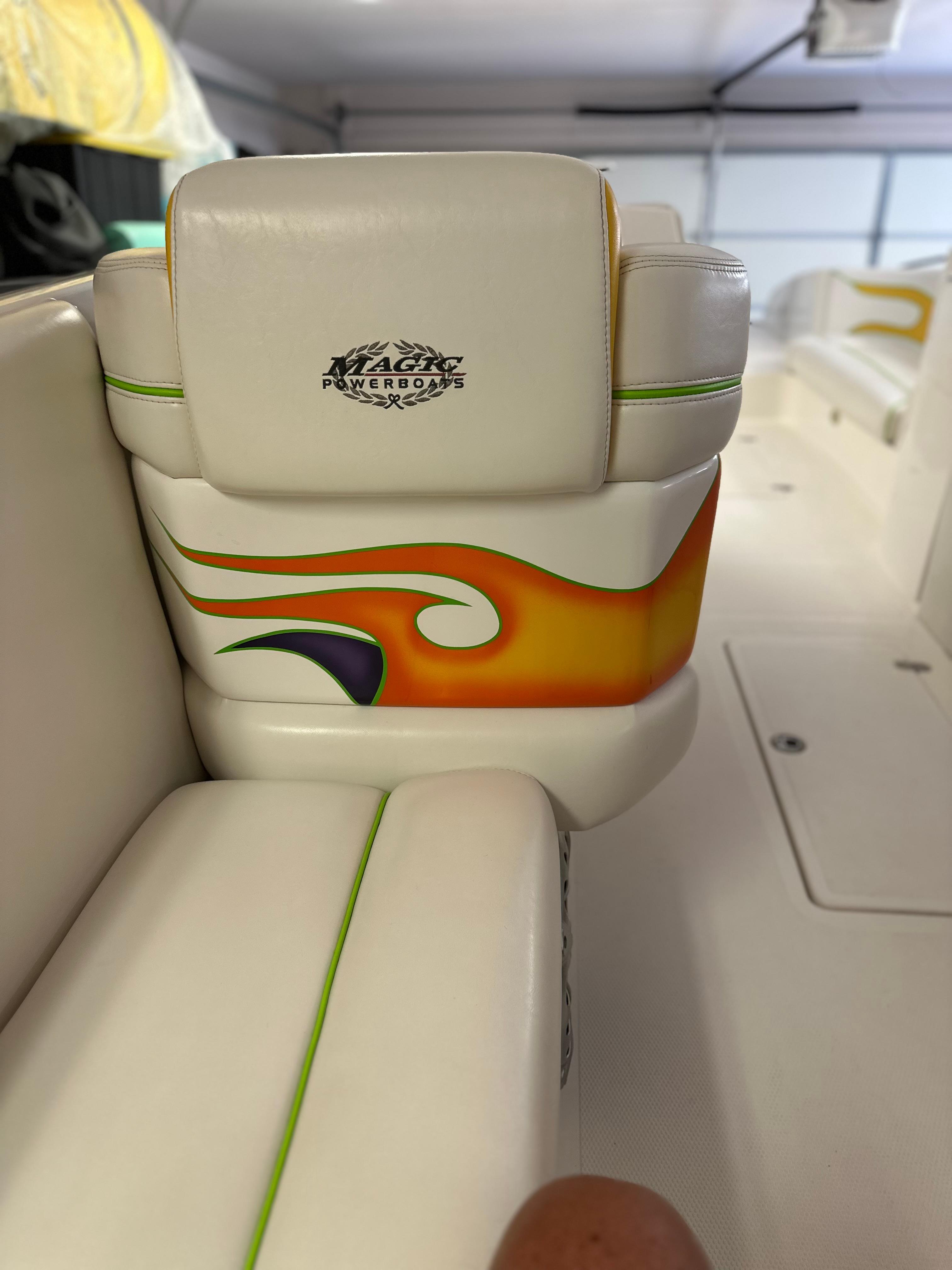 2004 Magic 28ft Deck boat