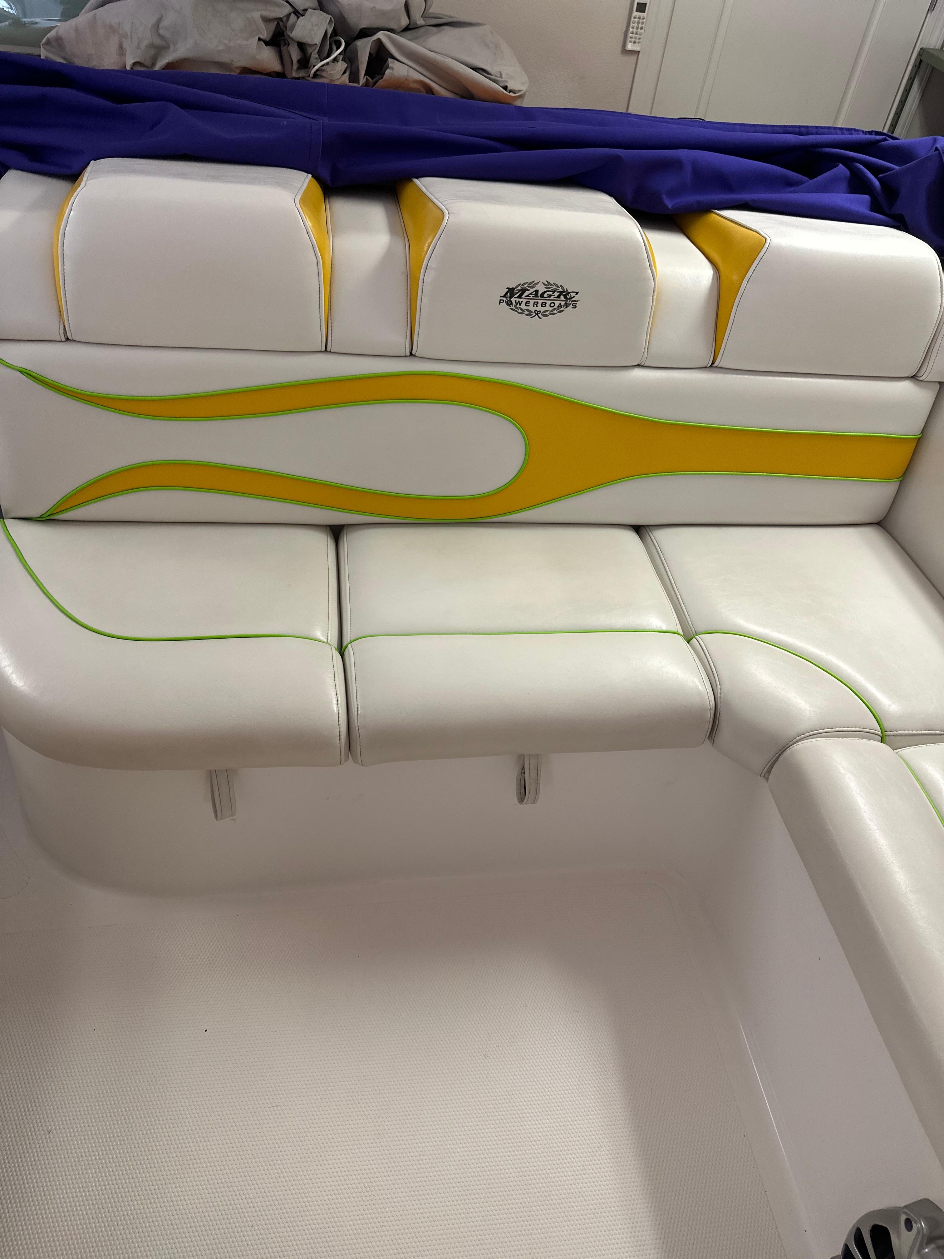 2004 Magic 28ft Deck boat
