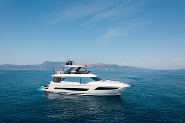 2023 Prestige 690 Flybridge