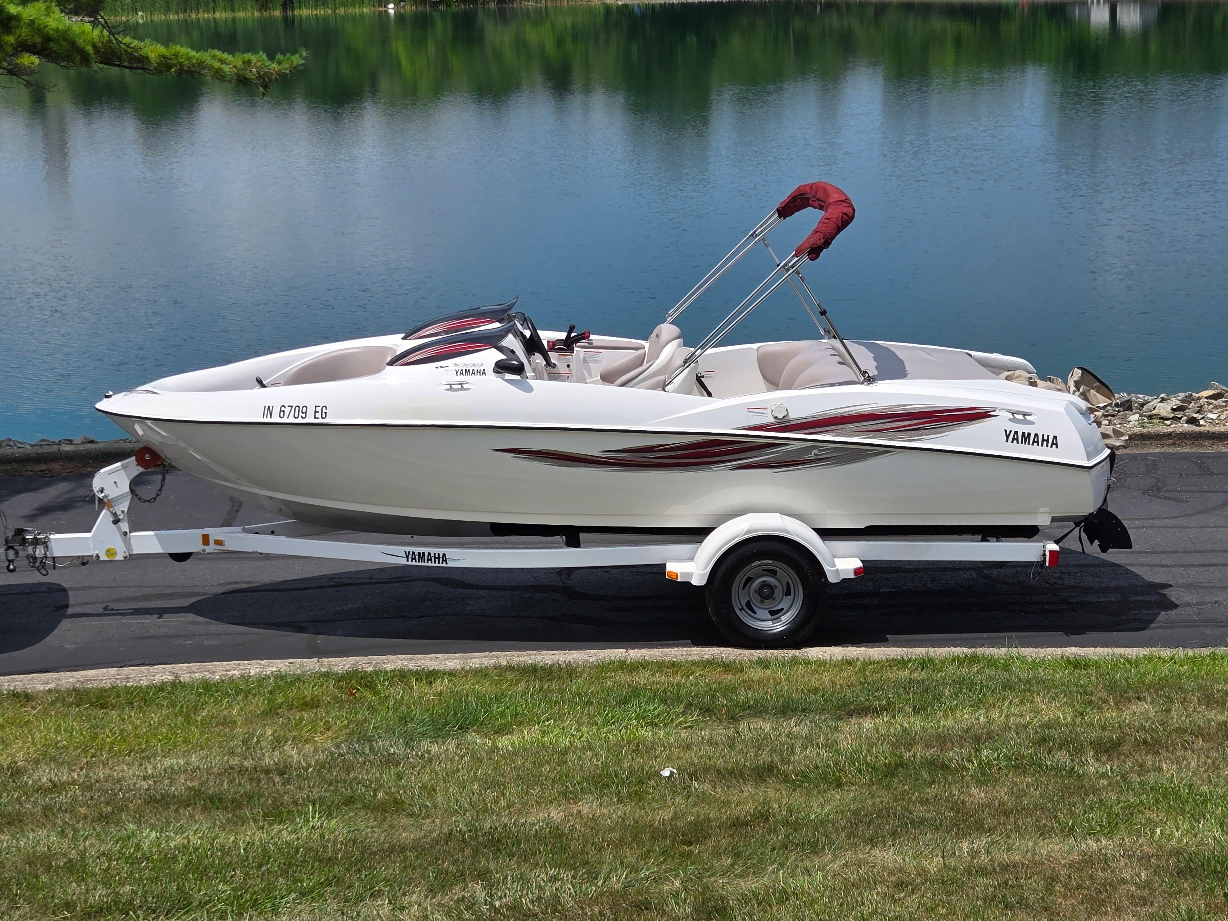 2001 Yamaha Boats LS2000