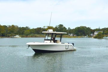 2019 Robalo R272 Center Console