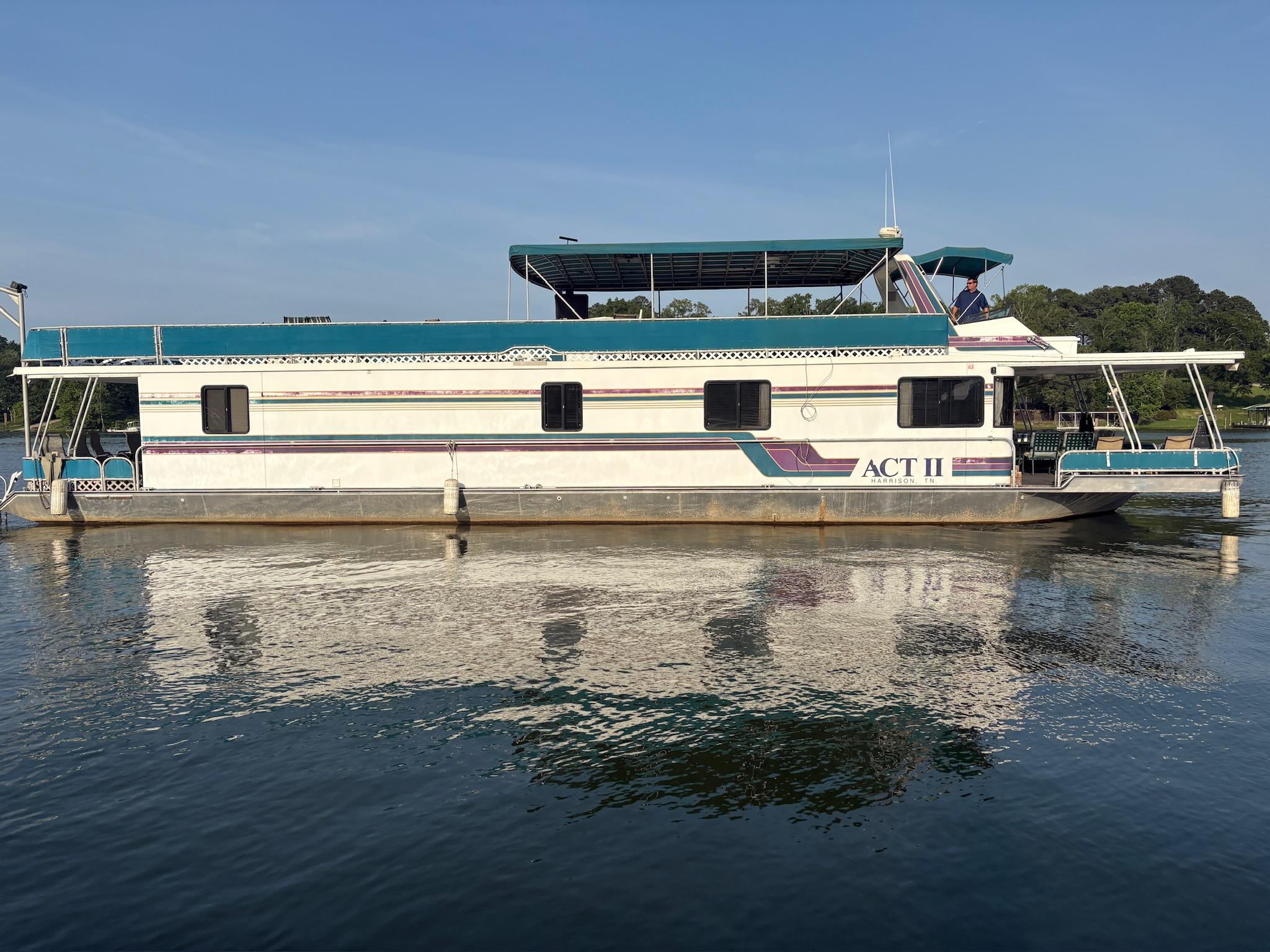 1997 Lakeview 79 x 18 Houseboat