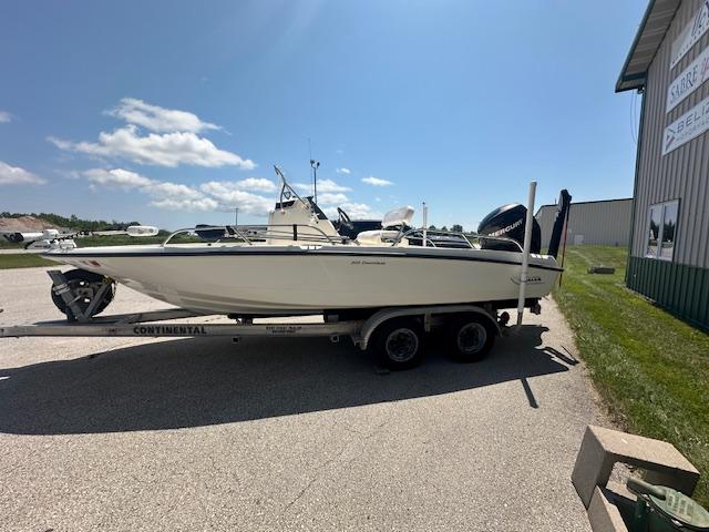 2007 Boston Whaler 200 Dauntless