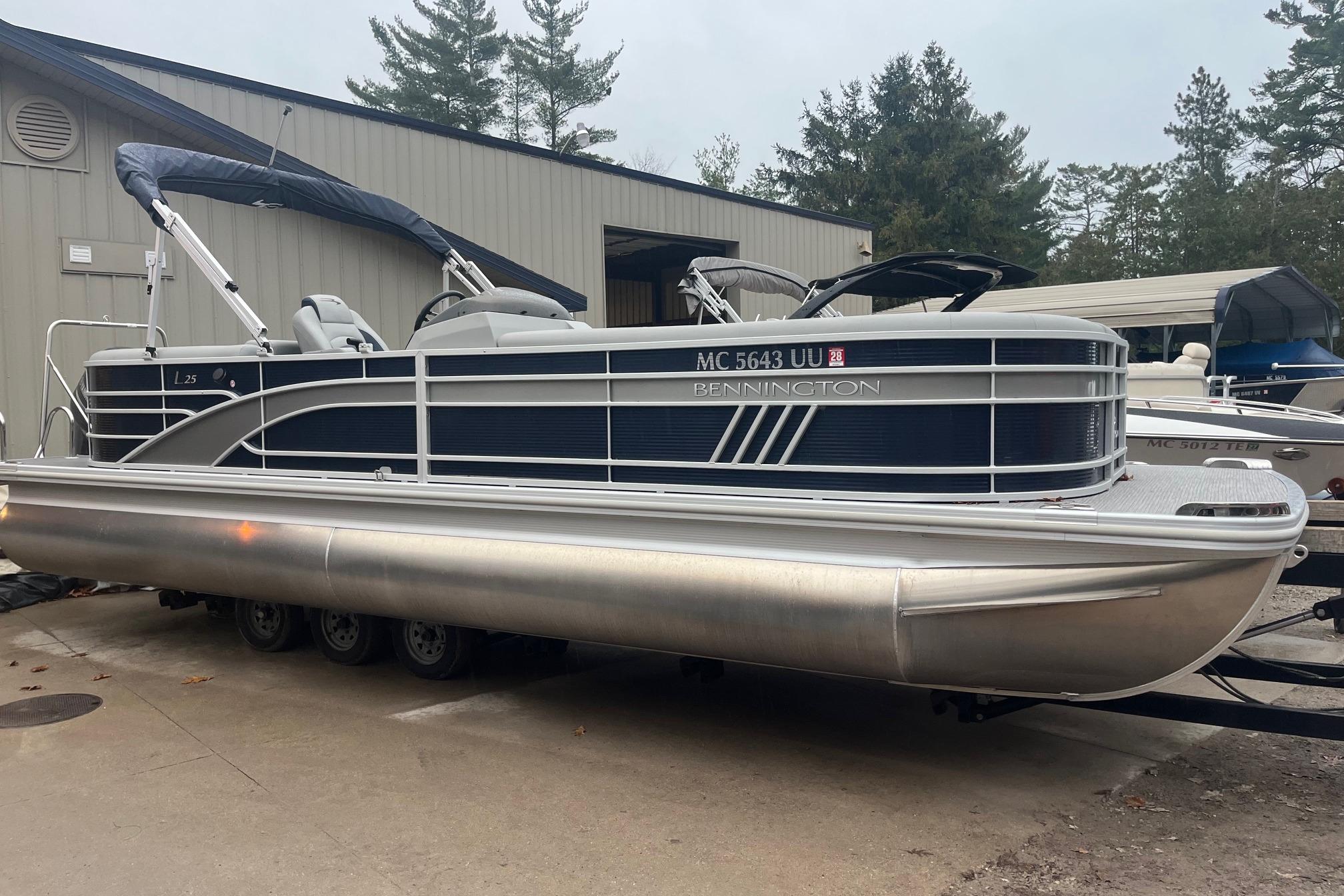 2022 Bennington 25 LSR