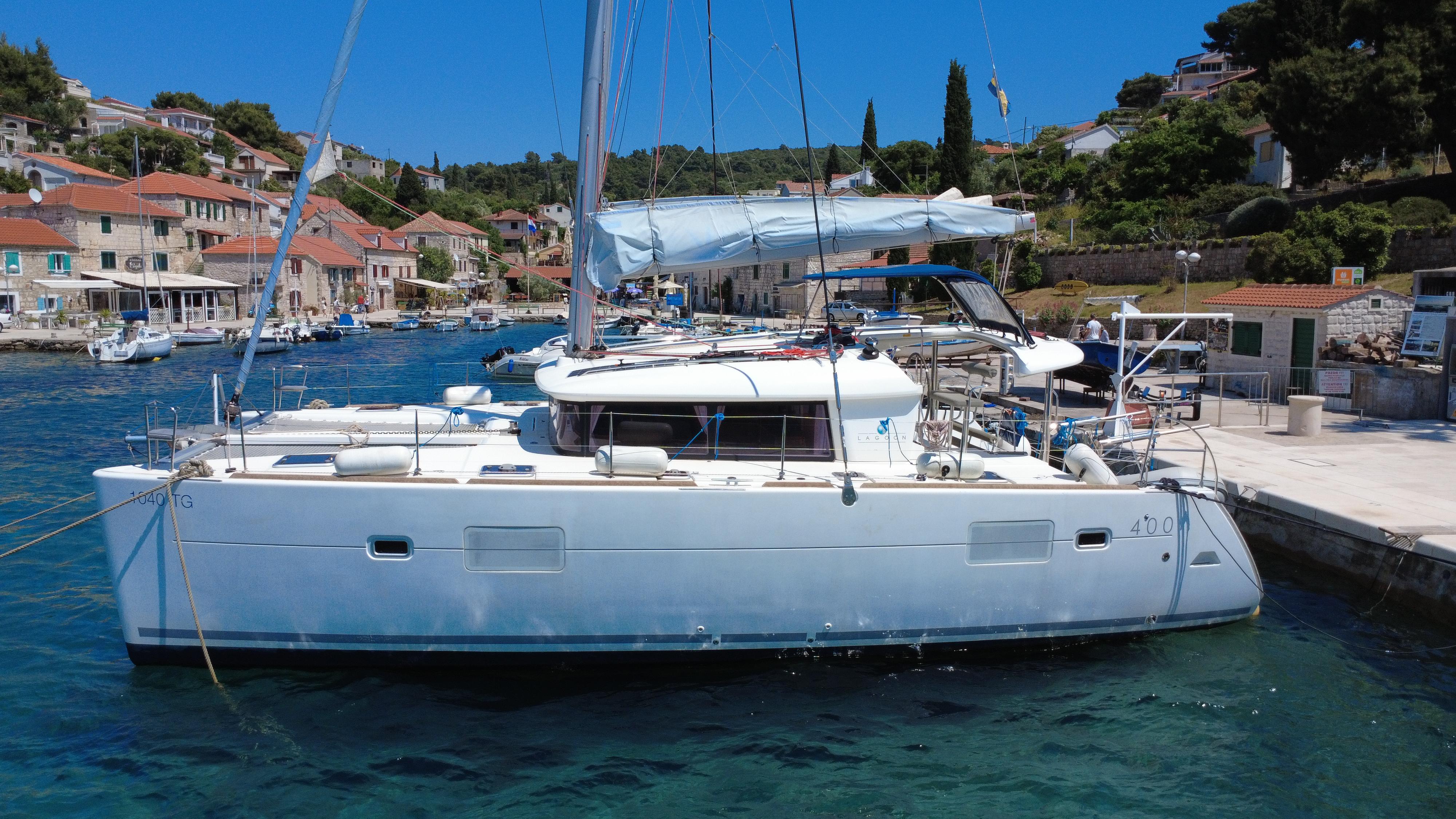 2017 Lagoon 400 S2