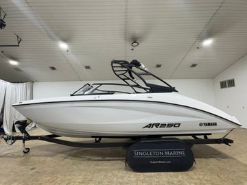 2025 Yamaha Boats AR250