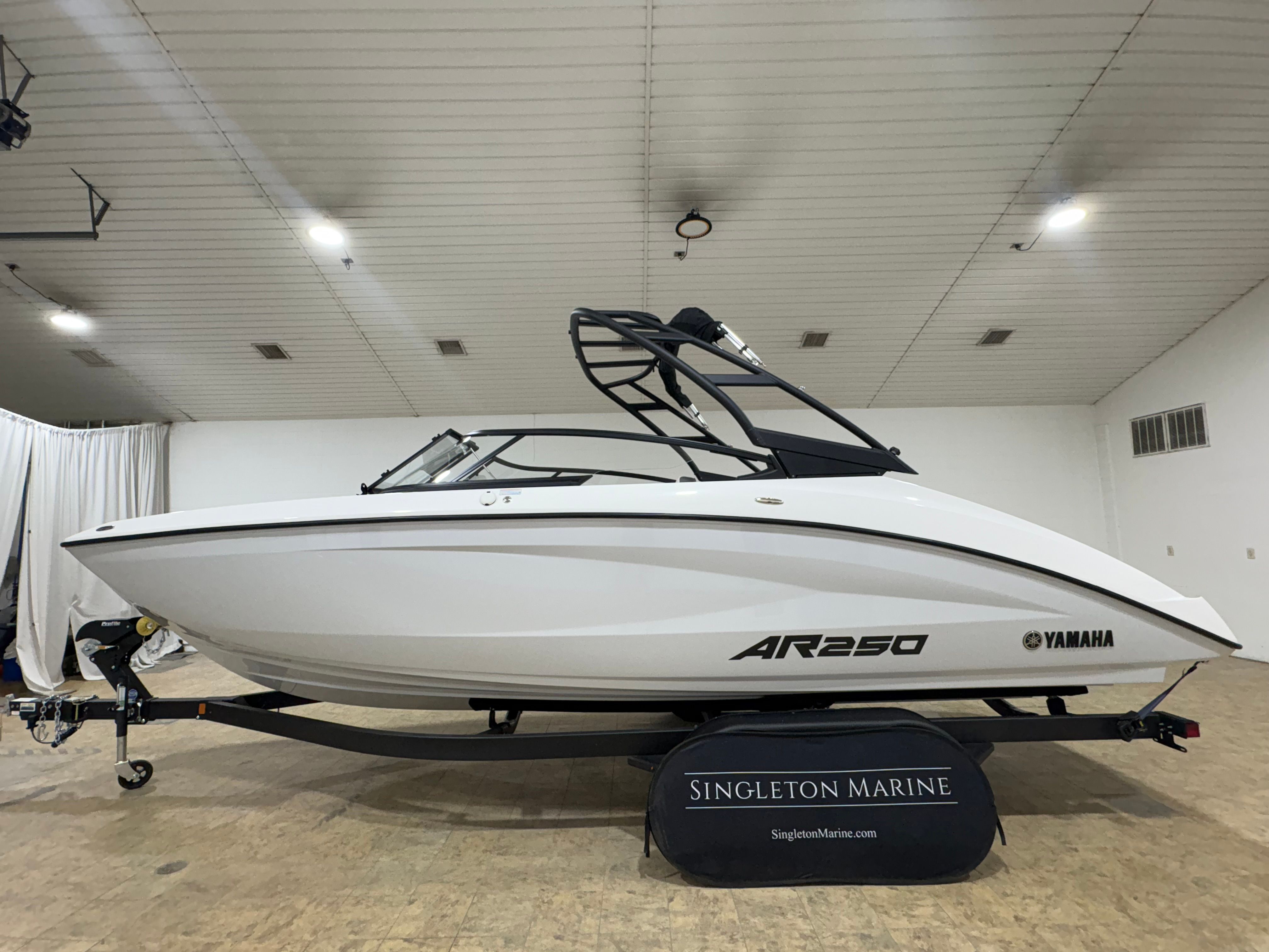 2025 Yamaha Boats AR250