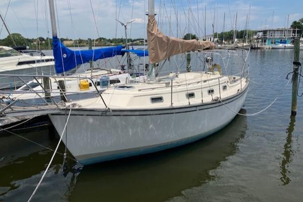 1986 Island Packet 31