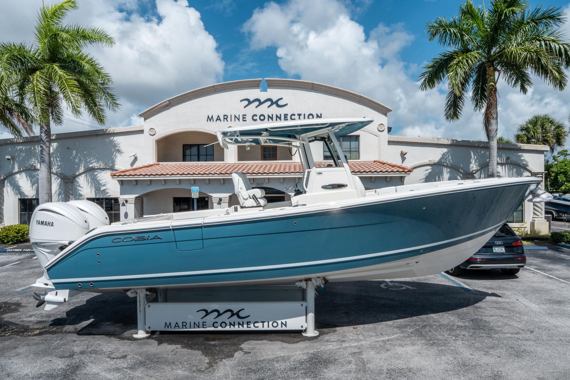 2025 Cobia 285 CC