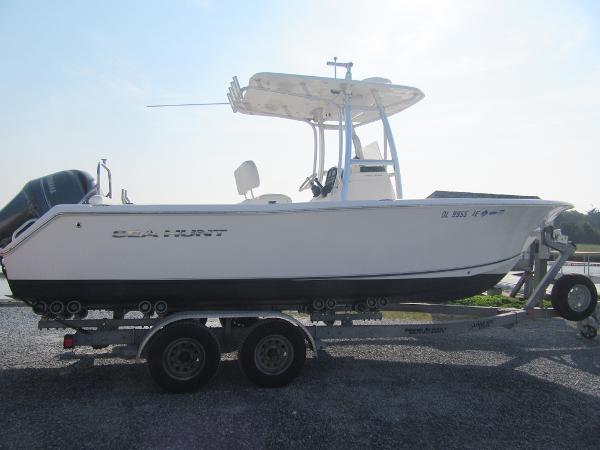 Sea Hunt Ultra 234 2014 Sea Hunt Ultra 234 boat on trailer, side view, outdoors.