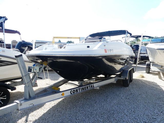 2021 Hurricane Center Console 19 OB