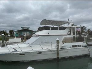 President 445 SUNDECK 1994 President 445 Sundeck yacht docked at marina under cloudy skies.