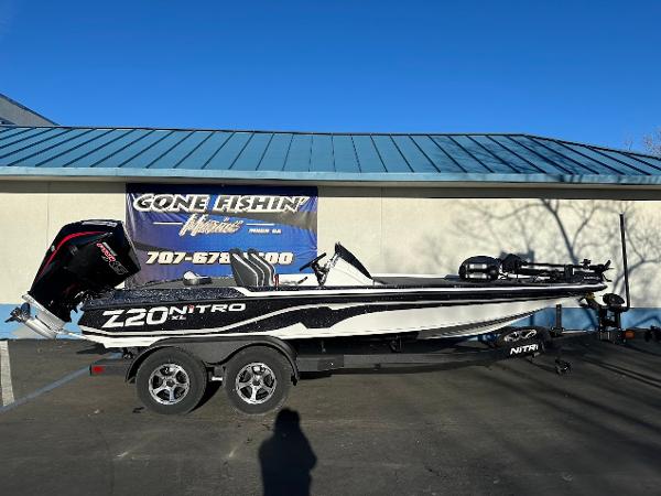 Nitro Z20 XL Pro 2025 Nitro Z20 XL Pro boat on trailer, parked outside a building.