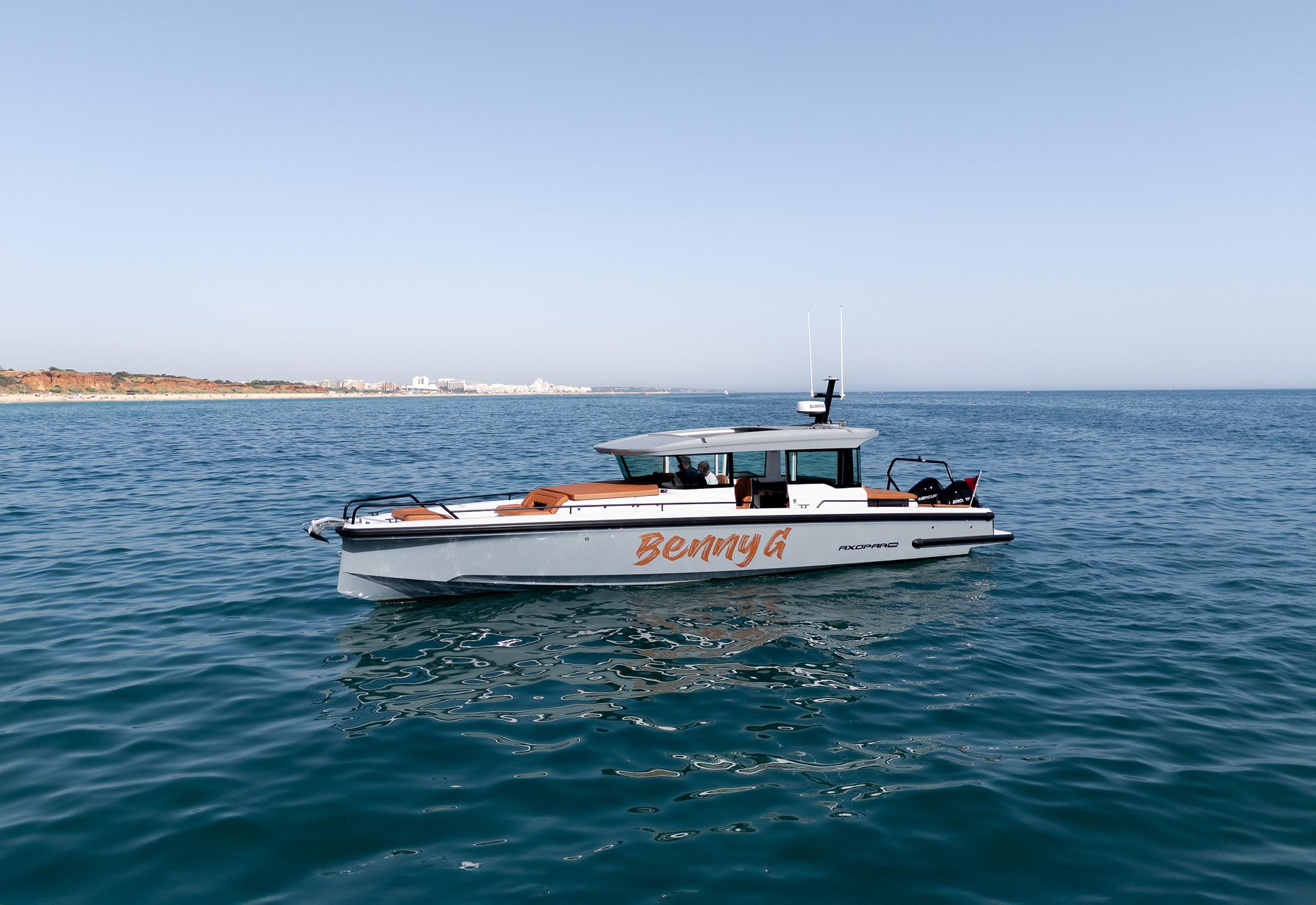 2023 Axopar 37XC CROSS CABIN
