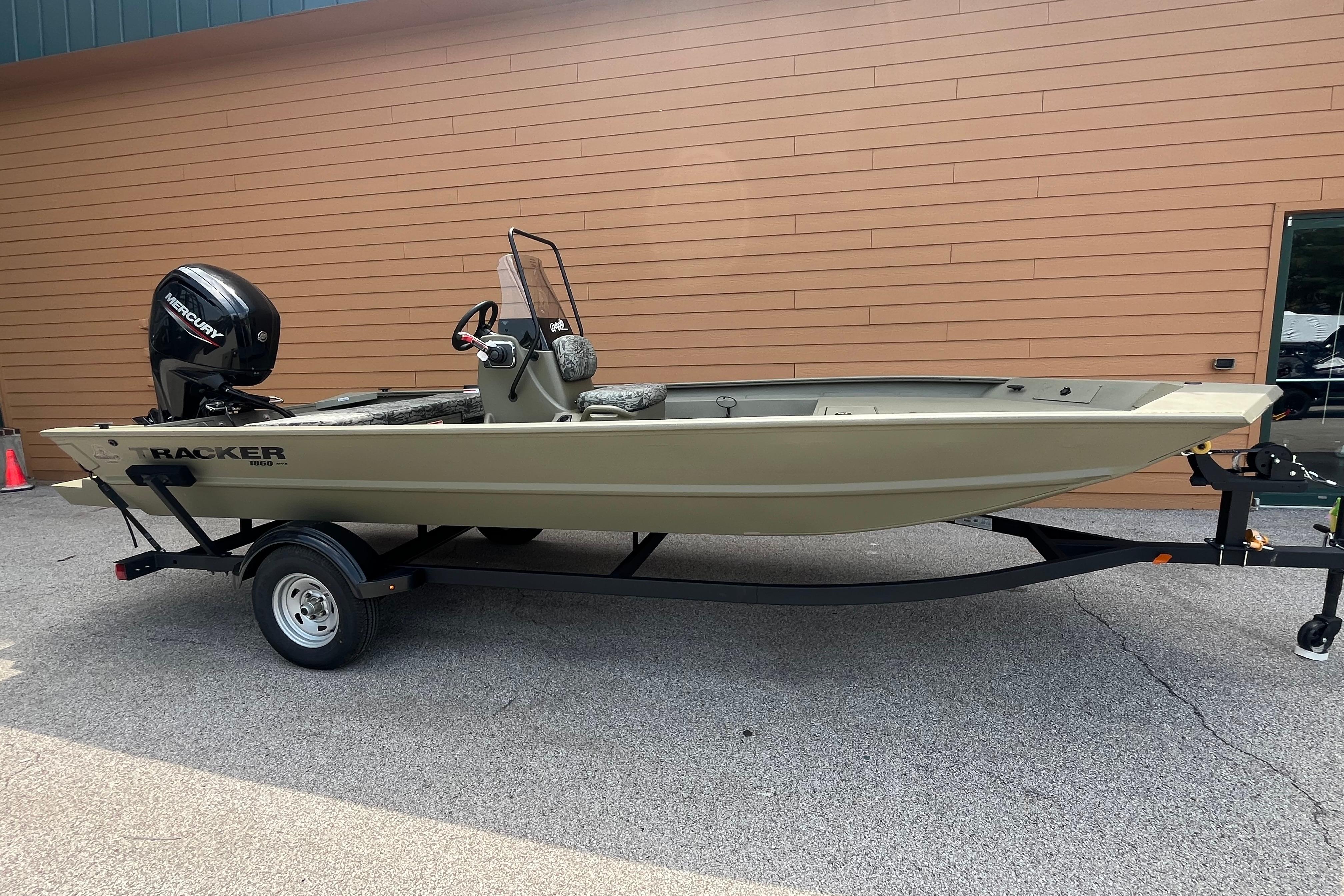 2026 Tracker Grizzly 1860 CC