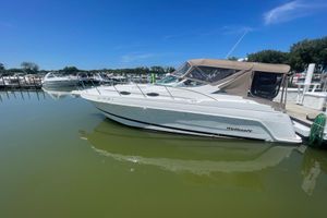 Wellcraft 3000 Martinique 2000 Wellcraft 3000 Martinique boat docked in a marina under clear blue skies.