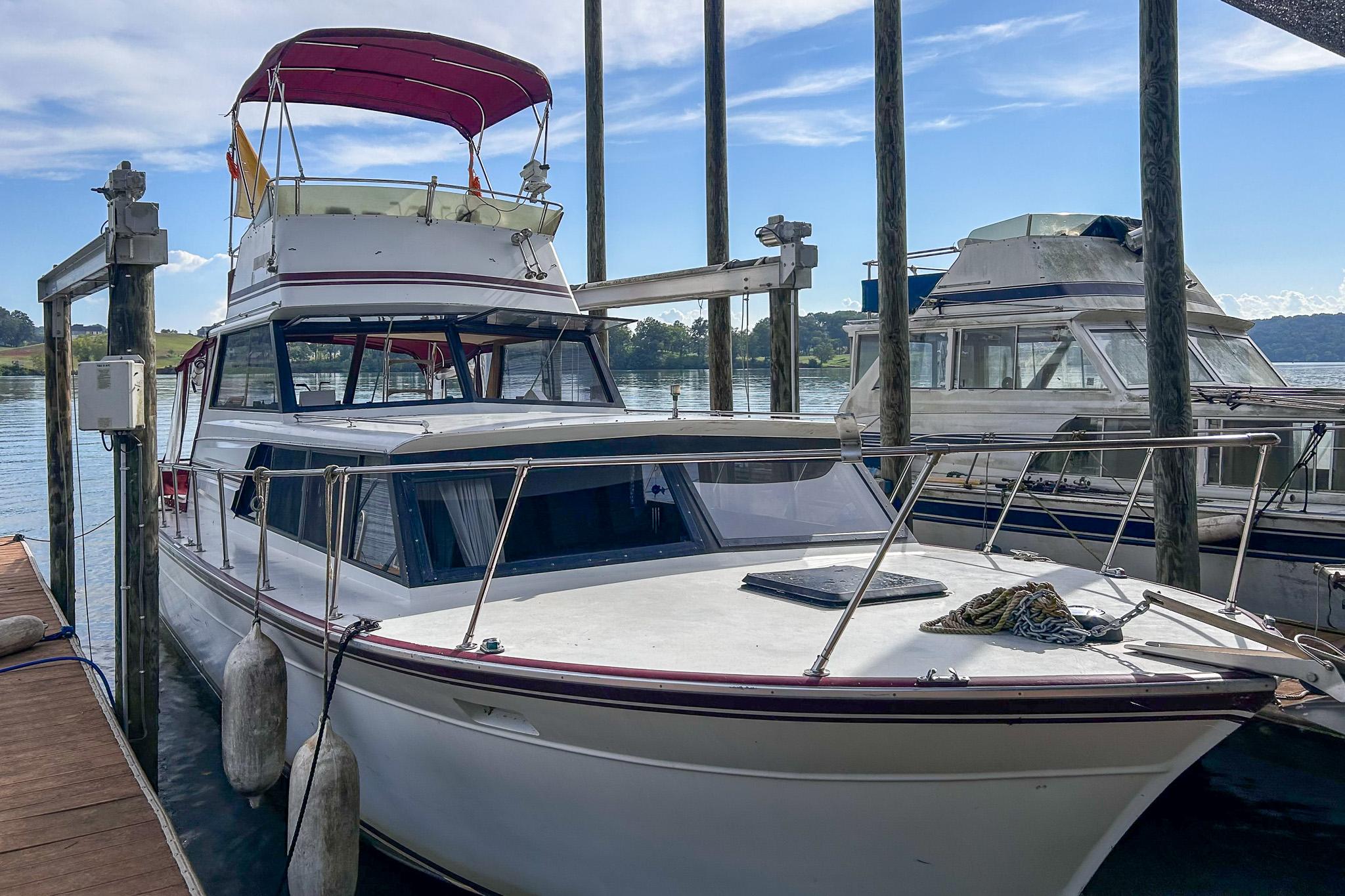 Marinette Marinette Flybridge - 32 1987 Marinette 32 Flybridge docked, featuring a red canopy and classic design.