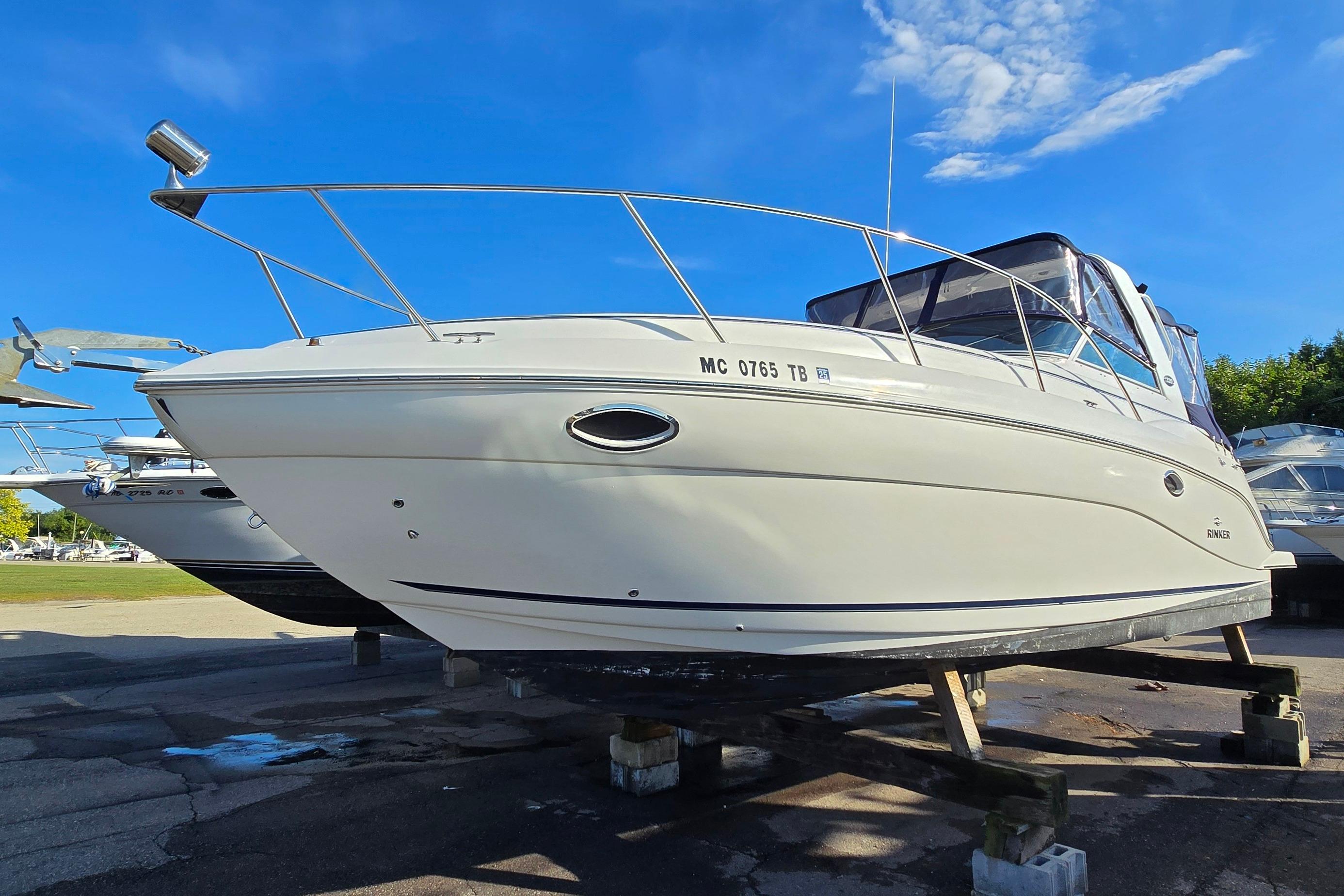 2007 Rinker 320 Express Cruiser